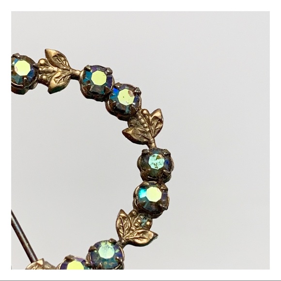 Vintage MCM dainty aurora Borealis rhinestone small  wreath brooch pin - Picture 2 of 10